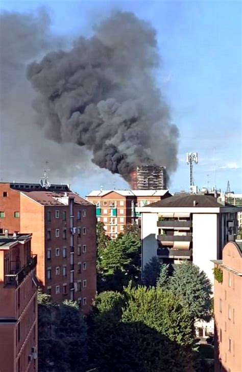 incendio prada milano|Incendio a Milano, fiamme da una griglia sotterranea vicino al .